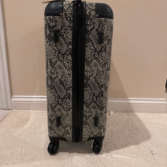 Rebecca Minkoff Pippa 24” Spinner Snake-Print Suitcase Made in Thailand NIB - Picture 7 of 15